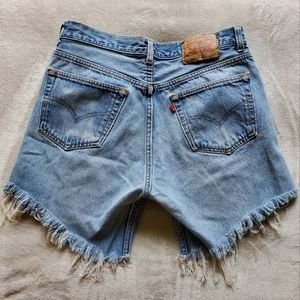 COPY - Levi's Cutoff Jean Shorts 34x32